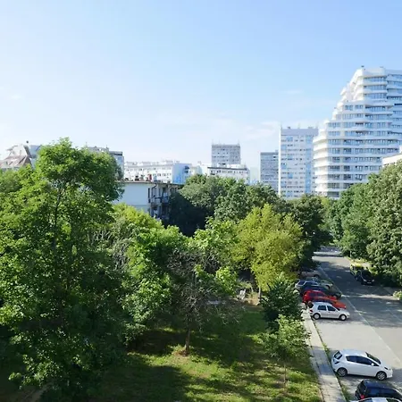 Big Near The Beach And The Sea Garden!
